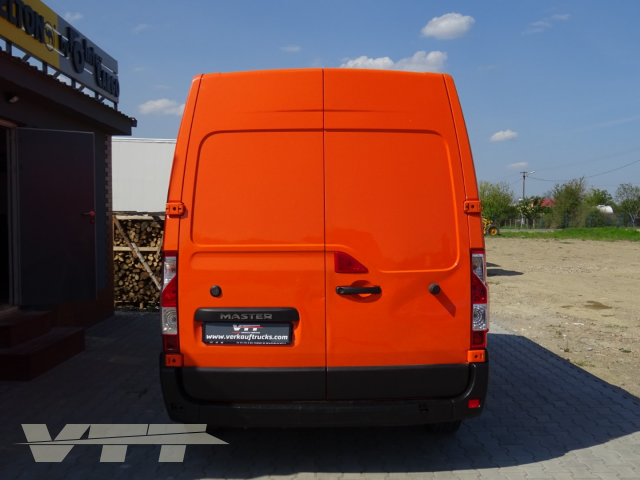 ID 243 Renault Master