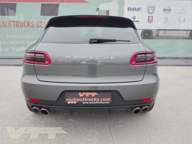 ID 769 Porsche Macan