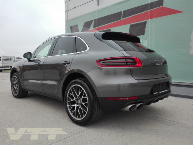 ID 769 Porsche Macan