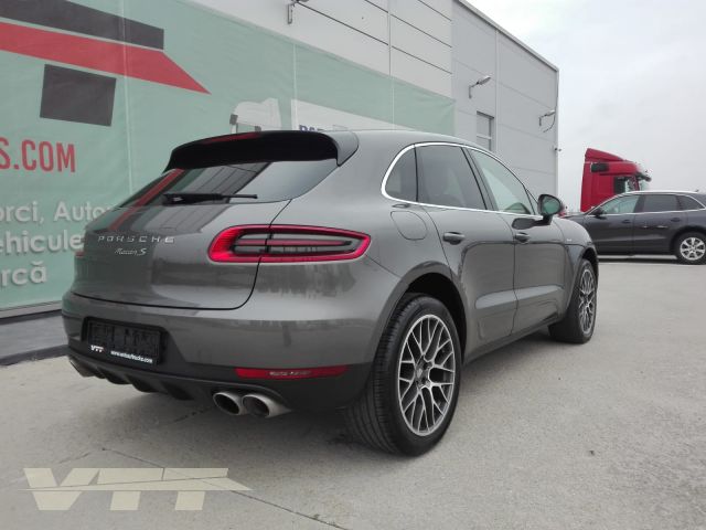 ID 769 Porsche Macan