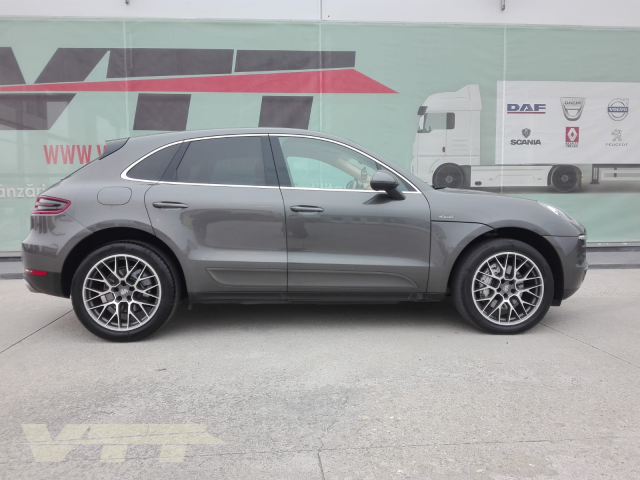 ID 769 Porsche Macan