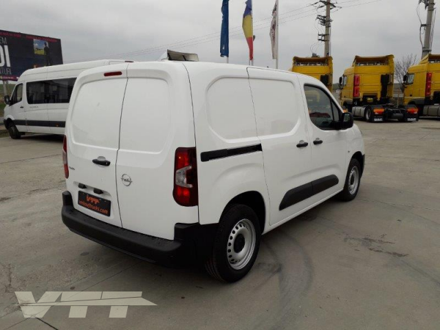 ID 974 Opel Combo Van