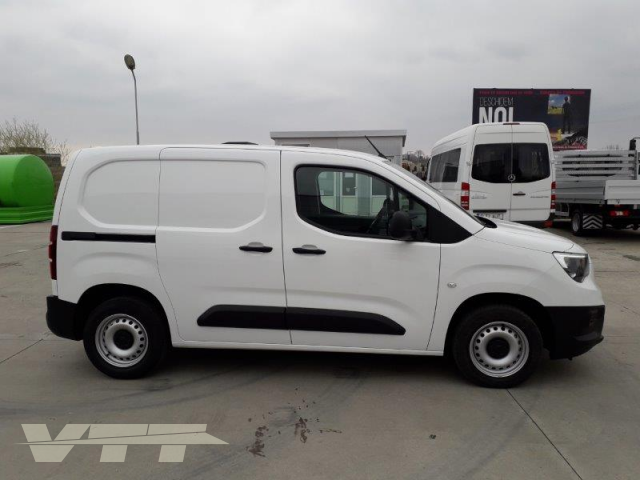 ID 974 Opel Combo Van